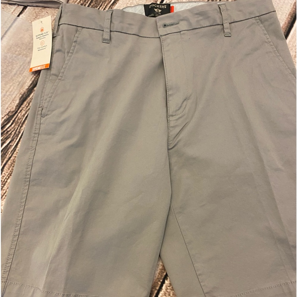 Men’s flex waist dockers shorts. NWT size 31